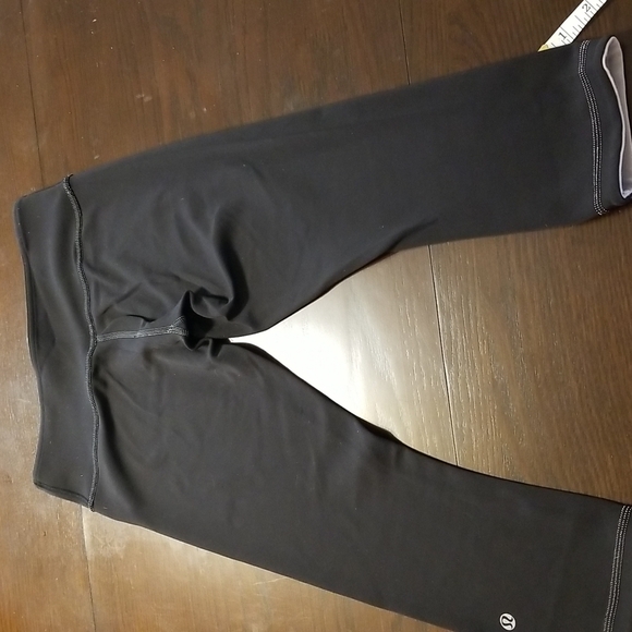 Lululemon reversible capri Leggings - Picture 4 of 6